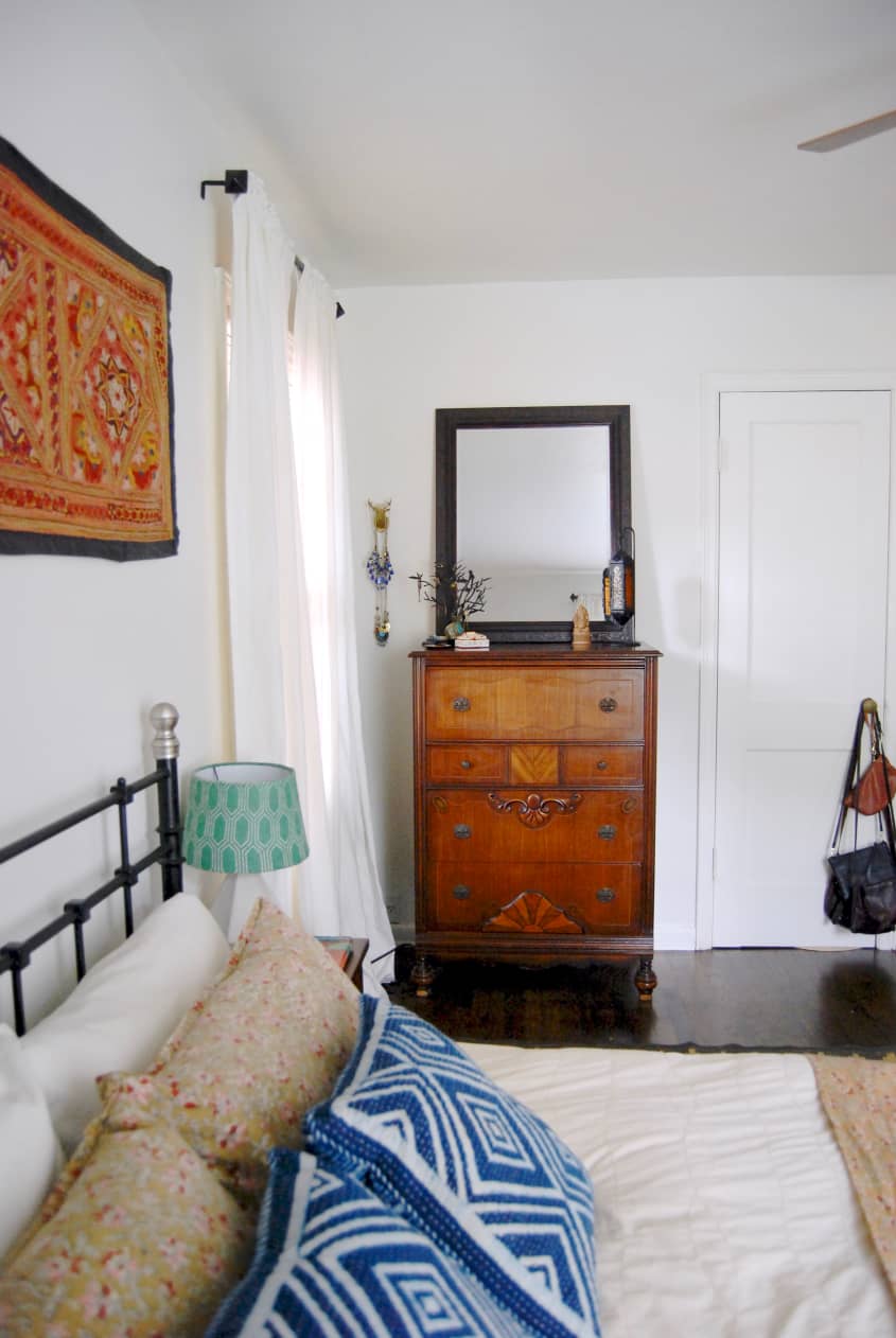 House Tour: Bohemian Minimal Style & Vibrant Textiles | Apartment Therapy - City View Apartment Interior Design With Bohemian Textiles